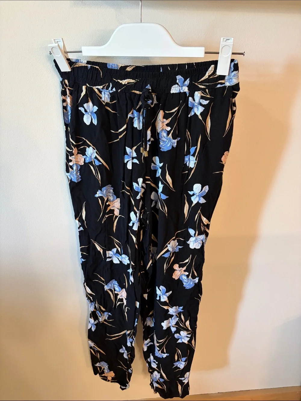 F&F Black Floral Cropped Pants